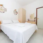 Gelsimori 50 Meters From The Apartman Otranto